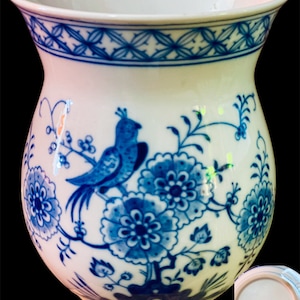 Meissen 19s antique blue onion jar