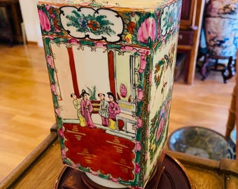 Antike Famille Rose Porzellan Vase, handbemalte asiatische Blumendekor Akzent