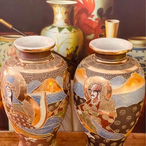 Antique Japanese satsuma by Kinkozen Tsukuru 2 vases with mark