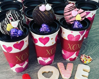 Hot cocoa bomb cups with cookies !