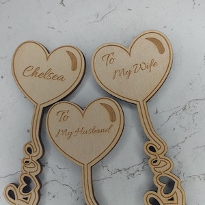 Étiquettes à fleurs en bois coeur d'amour, notes de message personnalisées, voeux souvenirs, cadeau en bois pour la Saint-Valentin, anniversaire, mariage, cadeau, M. et Mme