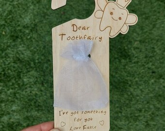 Cartello da appendere alla porta personalizzato per bambini con fatina dei denti e portamonete