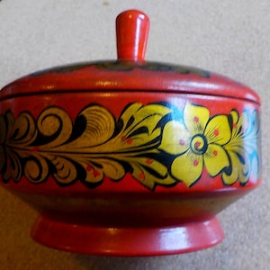 vintage russian lacquered pot