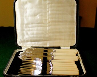 Vintage 12pc silver plated fish cutlery set