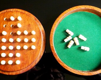 Vintage Hardwood Solitaire game