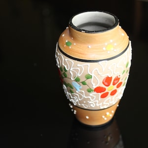 Retro hand painted Italian vase 11cm tall