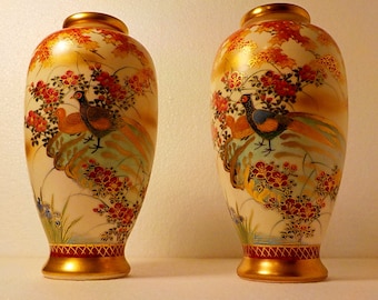 An exquisite pair of hand painted Soko Satsuma vases from the 1960s (6 inches, 15cm tall)