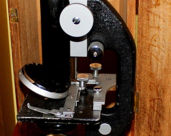 Vintage PZO Zusammengesetztes Mikroskop in Original Holzkoffer (1953)