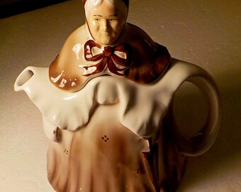 Tony Woods Studio Tea Pot Little Old Lady (1980s)