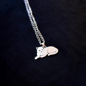 WHISKER WONDER Un adorable collar de gatito de 16&quot; hecho con acero inoxidable de alta calidad y es una pieza perfecta para un amante de los gatos.