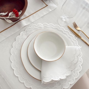 12 Pieces Round White Napkins and Embroidered  Round Placemats | Napkins and  Placemats Set of 6 | Reusable Fabric  Napkins