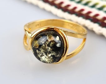 Anillo de ámbar báltico verde: Plata de ley chapada en oro, tamaño ajustable.