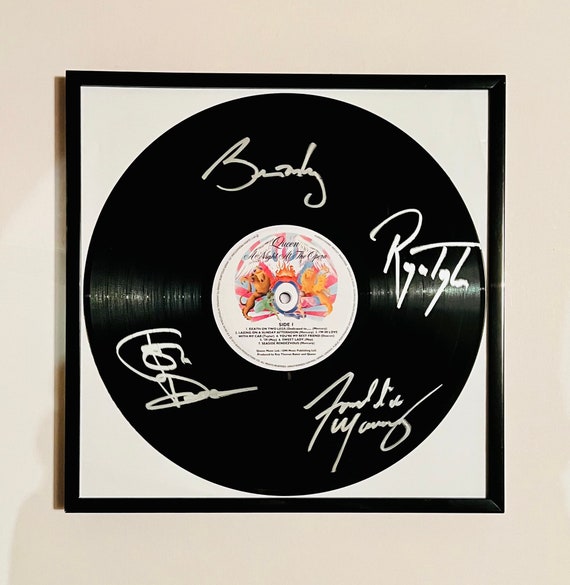 Queen A Night At The Opera Disco in vinile autografato con cornice -   Italia