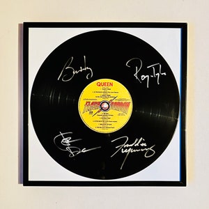 Exhibición de discos de vinilo firmados Queen Flash Gordon 