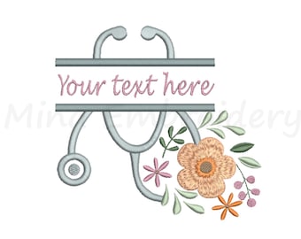 Puede incluir: Un diseño de estetoscopio gris claro con el texto "Your text here" en rosa. El estetoscopio está decorado con una flor color melocotón, hojas verdes y pequeñas flores rosas y naranjas. El diseño está sobre un fondo blanco.