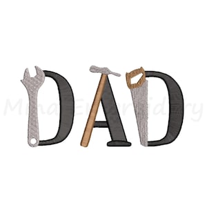 Puede incluir: Diseño de bordado en blanco y negro de la palabra "DAD" con una llave inglesa, un martillo y una sierra en lugar de las letras.