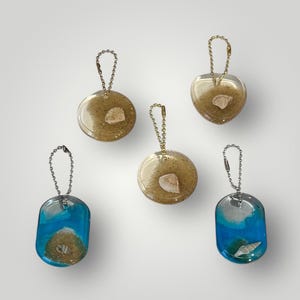 Ocean keychain, ocean keychain in epoxy resin, handmade keychain, tropical gift
