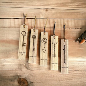 Locke Key Wooden Bookmark - Joe Hill Magic Key Engraving - Handmade Geek Reader Gift - Comics Fan