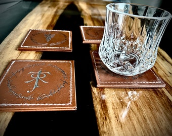 Conjunto de 4 porta-copos de couro inspirados no universo de Tolkien