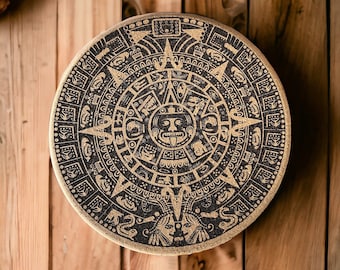 Base para panela de cortiça gravada com calendário asteca – Decoração única em cortiça natural – Acessório de cozinha e decoração de parede ecológico