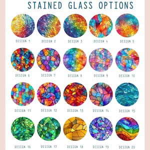 Peut inclure: Vingt motifs de vitraux diff&eacute;rents dispos&eacute;s en grille. Chaque motif est un cercle avec un motif et un sch&eacute;ma de couleurs uniques. Les motifs comprennent des motifs g&eacute;om&eacute;triques, floraux et abstraits.