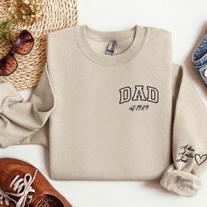 Custom Dad est Year Sweatshirt On Sleeve Personalized with Kids Name Fathers Day,Custom Father's Day Gift For New Dad Pregnancy Announcement