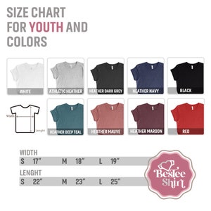 Pu&ograve; includere: Tabella delle taglie per magliette per ragazzi in vari colori, tra cui bianco, grigio melange atletico, grigio scuro melange, blu navy melange, nero, verde acqua melange, malva melange, bordeaux melange e rosso. La tabella mostra le misure di larghezza e lunghezza in pollici per le taglie S, M e L.