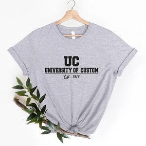 Personalisiertes College T-Shirt: Personalisiertes Geschenk für Studenten