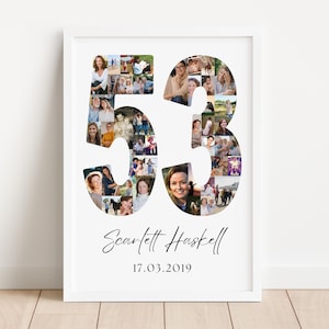 Op de afbeelding: Een wit ingelijste fotocollage met het nummer 53, gevormd door meerdere foto's. Onder het nummer staan de naam "Scarlett Haskell" en de datum "17.03.2019" in cursief. De lijst is wit.