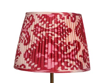 Pantalla de lámpara de ikat rosa y rojo, pantalla de lámpara de seda plisada, pantalla de lámpara de mesa