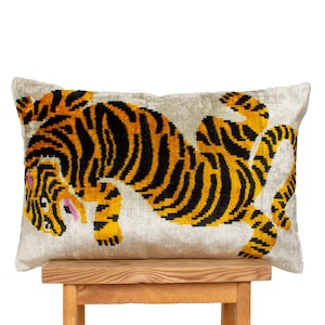 Housse de coussin Ikat | Housse de coussin tigre | Oreiller Ikat en velours | Housse de coussin tigre | Oreiller à motif animalier
