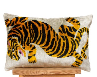 Funda de almohada Ikat de terciopelo de seda tejida a mano: Diseño de tigre