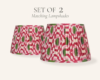 Set med 2 plisserade lampskärmar i siden ikat, rosa gröna handgjorda matchande empire-lampskärmar