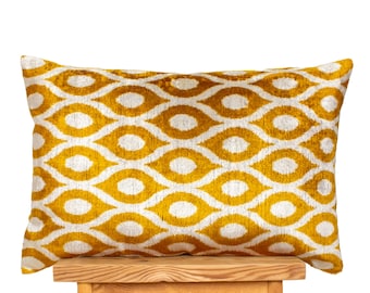 Handwoven Silk Velvet Ikat Pillow Cover: Gold & White