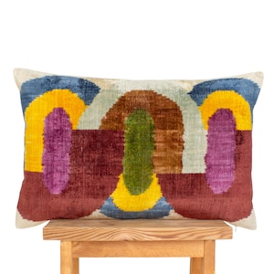 Bonita almohada Ikat, almohadas azul marino, almohada de diseño, almohada rosa y azul marino, funda de cojín colorida, funda de cojín para sofá