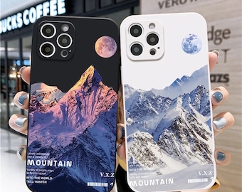 Summit Serenity: Fundas para iPhone con montañas ascéticas cubiertas de nieve: la majestuosidad de la naturaleza en tus manos