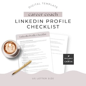 Peut inclure: Un modèle numérique pour un coach de carrière, avec une liste de contrôle LinkedIn. L'image comprend une tasse de café avec du latte art, un stylo doré et un document avec des cases à cocher. Le texte comprend "Modifiable avec Canva" et "Format US Letter".