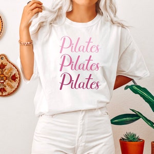 ピラティス シャツ、私のピラティス時代、ピラティス T シャツ、ピラティス T シャツ、ピラティス ギフト、ピラティス愛好家へのギフト、ピラティス ママ、コンフォート カラー