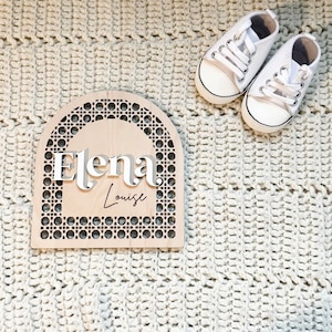 Annuncio del bambino in rattan, segno del bambino, segno della scuola materna boho, segno della scuola materna in rattan