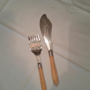2 Fish Serving Cutlery EPNS Sheffield Silver Plated Vintage England around 1890