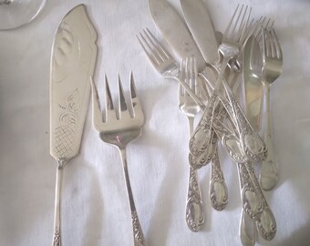 B8 fish cutlery set for 6 people and matching mats (14 pieces) vintage EPNS silver-plated around 1900