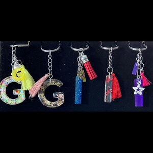 Chaveiro com letras G & I – pode ser usado como acessório para mochila ou bolsa - Número limitado de letras. Se solicitar uma cor específica, aguarde 2 semanas.