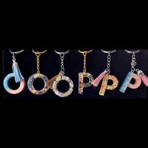 Letras para chaveiro – O & P podem ser usadas como acessório para mochila ou bolsa. Número limitado de letras. Se solicitar uma cor específica, aguarde 2 semanas.