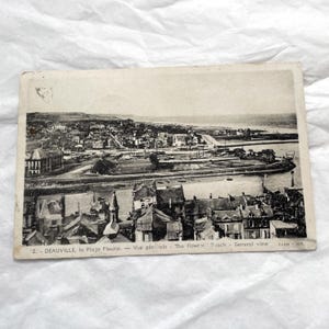 Années 40 - Carte postale Deauville General View - La plage de fleurs