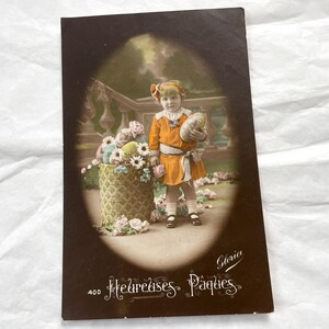 Anni '10 - Bambina carina con uova e fiori - Antica cartolina francese di Pasqua - Cartolina scritta