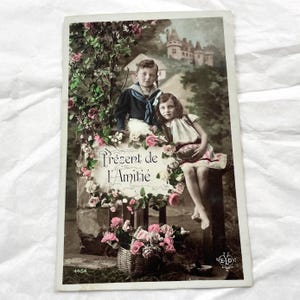Anni '10 - Cartolina francese molto carina - Ragazza e ragazzo con fiori - Cartolina francese antica