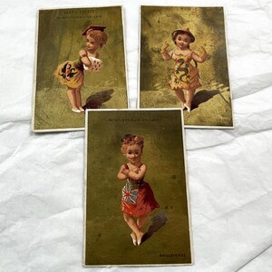 Tre vecchie Chromos - Serie Paesi - Cina - Russia - Inghilterra - Carte commerciali - Bambine in abiti tradizionali del loro paese