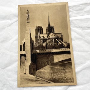 Década de 1940 - París Poissard - Notre Dame de París - Postal francesa no escrita - Recuerdo de París - Sepia