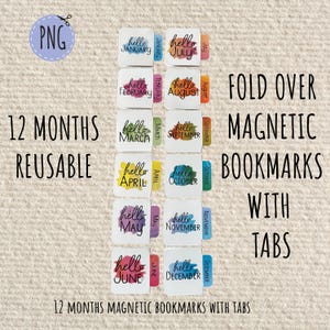 Puede incluir: Juego de 12 marcadores magnéticos reutilizables con pestañas, cada uno etiquetado con un mes de enero a diciembre. Los marcadores tienen un fondo blanco con acentos de acuarela coloridos y la palabra "hello" en escritura.