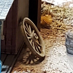 HO Scale Wagon Wheels Set (5) – 1:87 1800s Style, 3D Printed for Dioramas, Westerns, Dollhouses, Wargaming, Trains – Unpainted